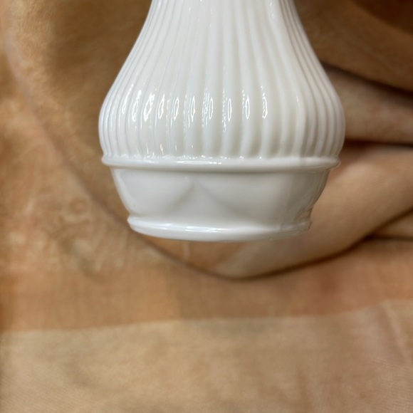 Vintage Randall flower top milk glass 4” high vase - Picture 5 of 5